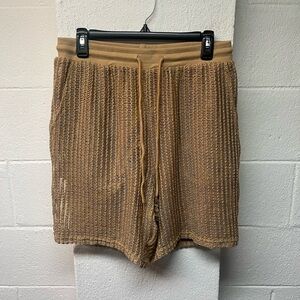 Men's Tan Woven Shorts. Size Medium